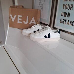 VEJA Women’s Comfortable Sneakers – Classic Low Top Flats